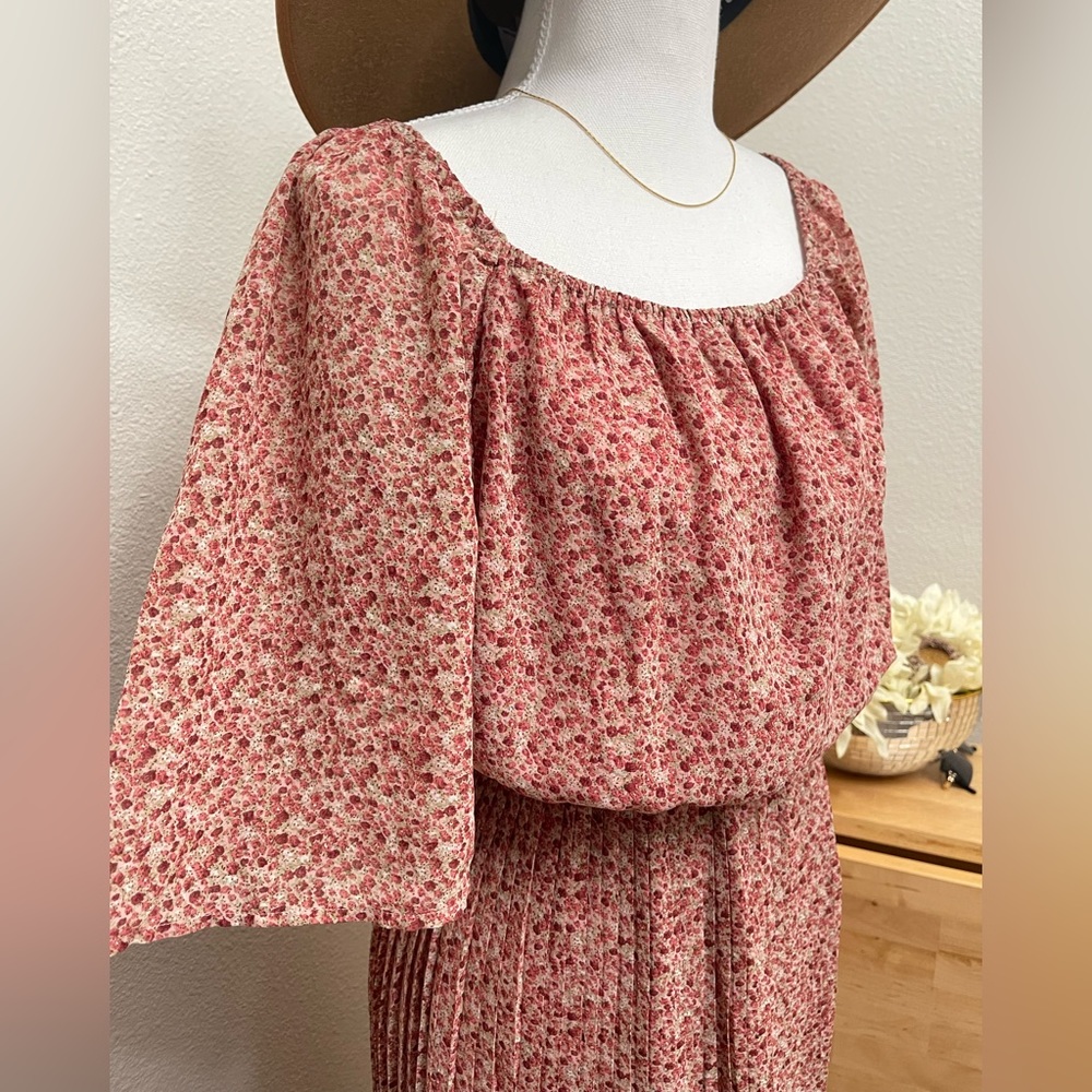 Plus Size Floral Pleated Dress